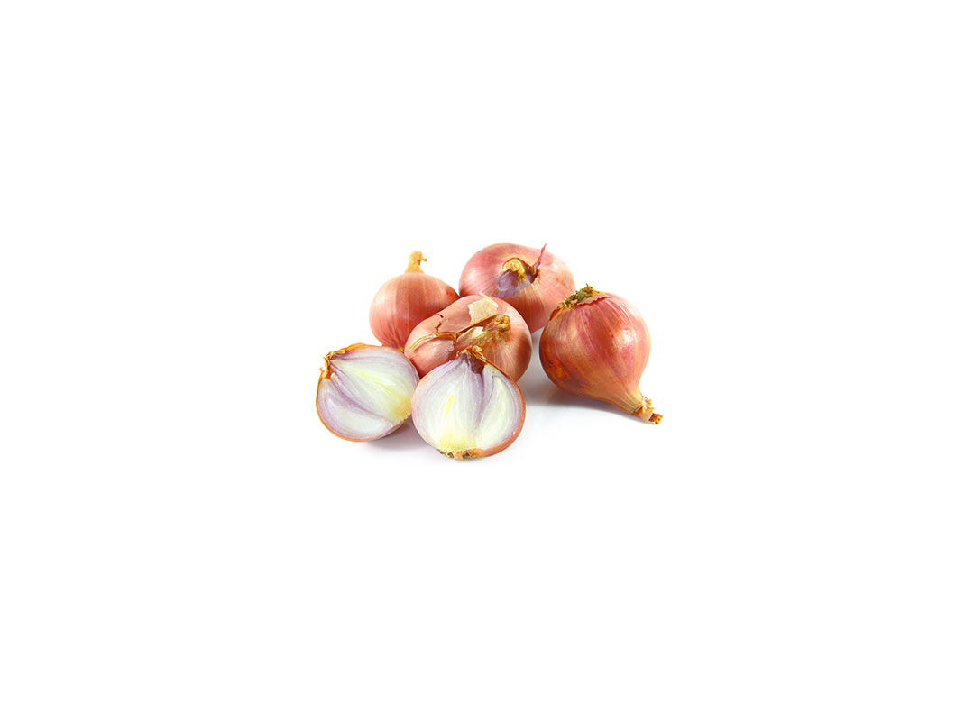 Premium Photo  Onion shallot on a black, dark background eating vegetables  and eating healthy eating shallots adding to various dishes, diversifying  food